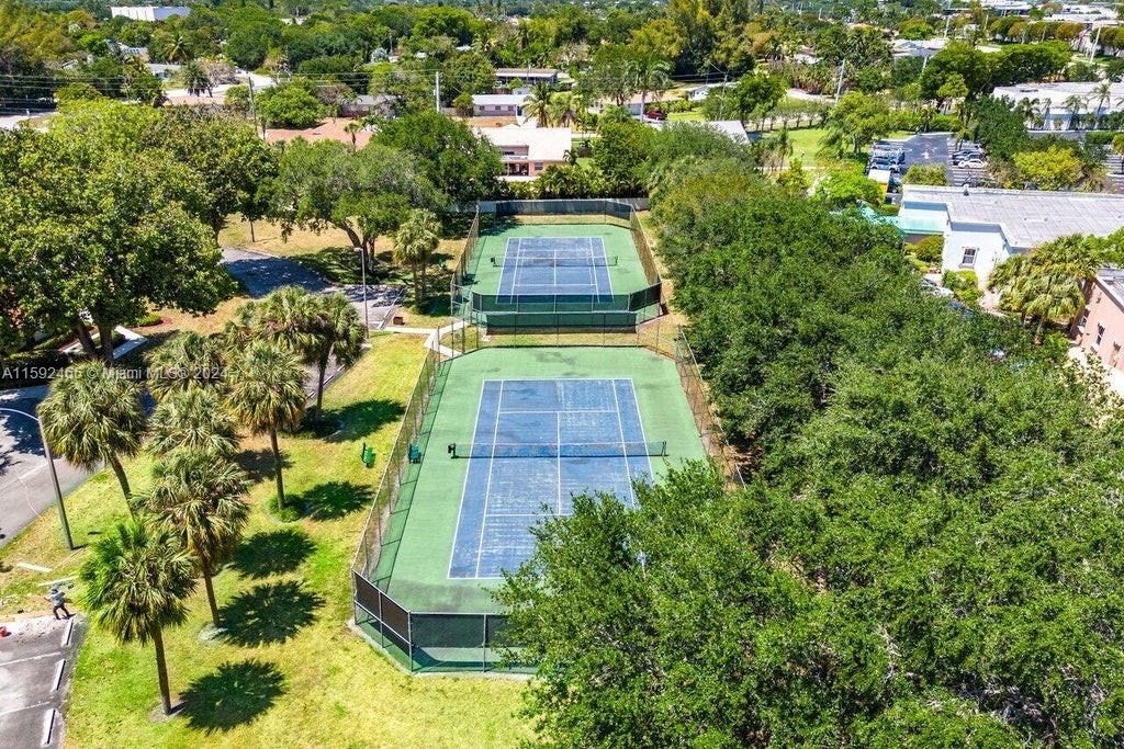 301 Olivewood Place, Unit O229 Boca Raton, FL 33431 - Photo 21 of 25 an aerial view of residential houses with yard