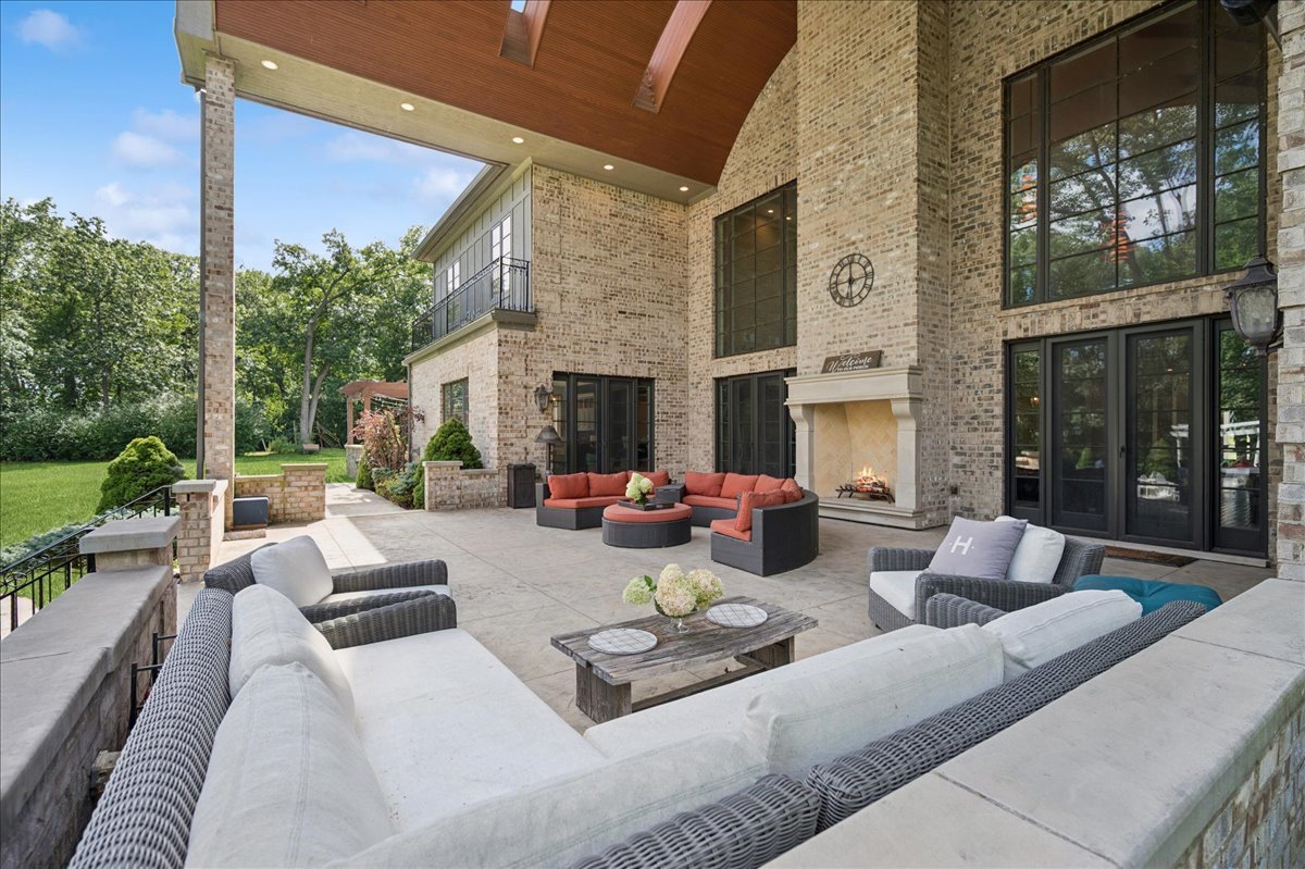 24 Bridlewood Road Northbrook, IL 60062 - Photo 49 of 56 a view of living room with patio furniture and garden