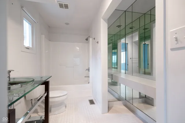 $825,000 | 1550 East Pointe Club Drive, Bloomington, IN 47401