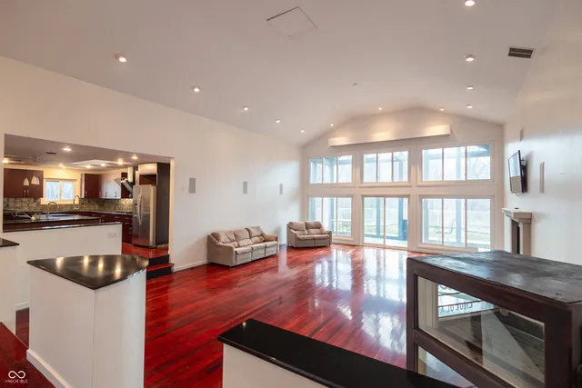 $825,000 | 1550 East Pointe Club Drive, Bloomington, IN 47401