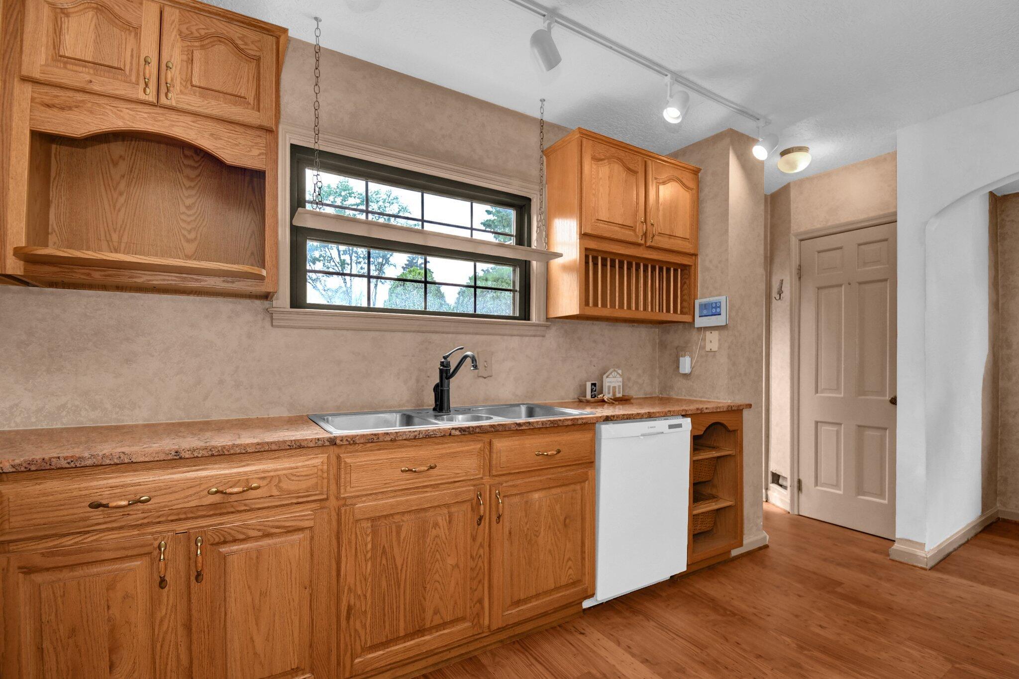 4433 Zeller Road Columbus, OH 43214 - Photo 14 of 34 Well thought out cabinetry