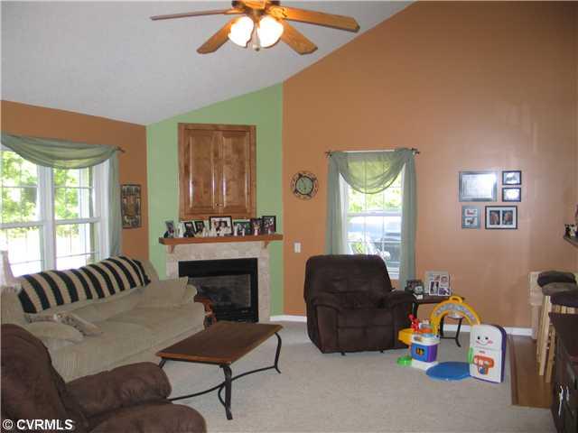 23375 Cabin Point Road Disputanta, VA 23842 - Photo 5 of 12 Living Room