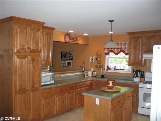 23375 Cabin Point Road Disputanta, VA 23842 - Photo 6 of 12 Kitchen