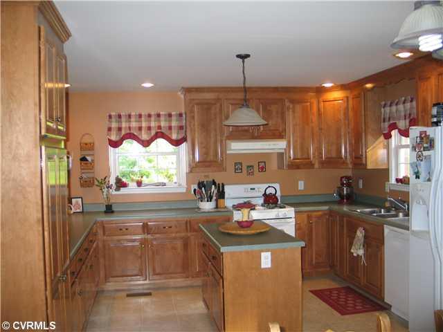 23375 Cabin Point Road Disputanta, VA 23842 - Photo 7 of 12 Kitchen