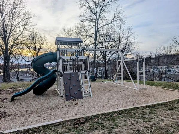 $289,900 | 158 Regatta Bay Circle, Unit 4E, Lake Ozark, MO 65049