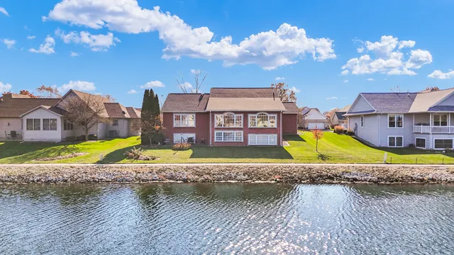 $425,000 | 2918 Rutherford Drive, Urbana, IL 61802