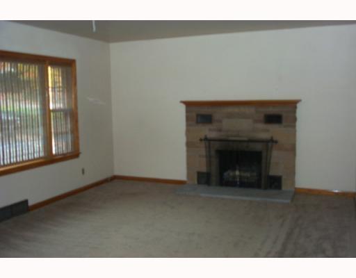 8 Wansack Road West Middlesex, PA 16159 - Photo 2 of 5 Living Room.