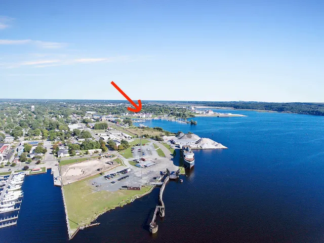 $344,900 | 224 Lakeside Drive, Ludington, MI 49431