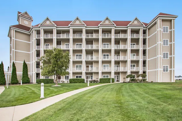 $344,900 | 224 Lakeside Drive, Ludington, MI 49431