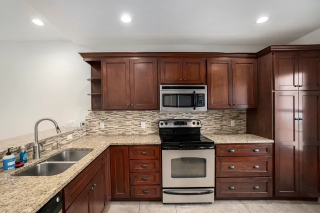 $344,900 | 224 Lakeside Drive, Ludington, MI 49431