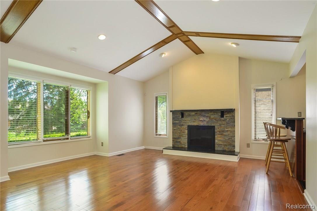 580 Sunlight Drive Rochester, MI 48309 - Photo 9 of 43 007-Living_Room-4271608-medium.jpg