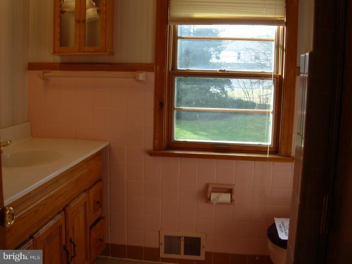 2716 North Kent Road Broomall, PA 19008 - Photo 14 of 23 Gallery Image 14