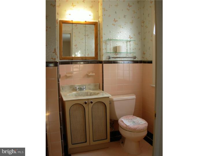 2716 North Kent Road Broomall, PA 19008 - Photo 16 of 23 Gallery Image 16