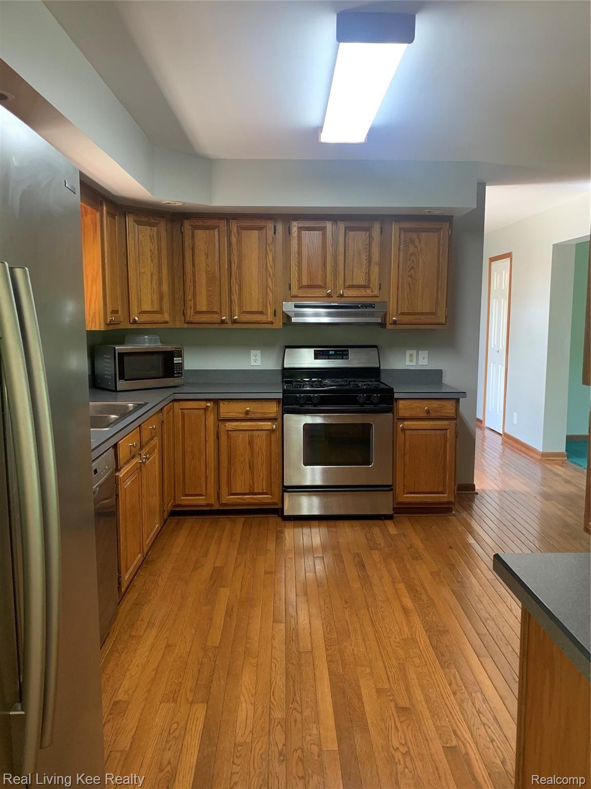 2346 Noble Road Oxford, MI 48370 - Photo 10 of 31 Gas Stove and stainless steel appliances