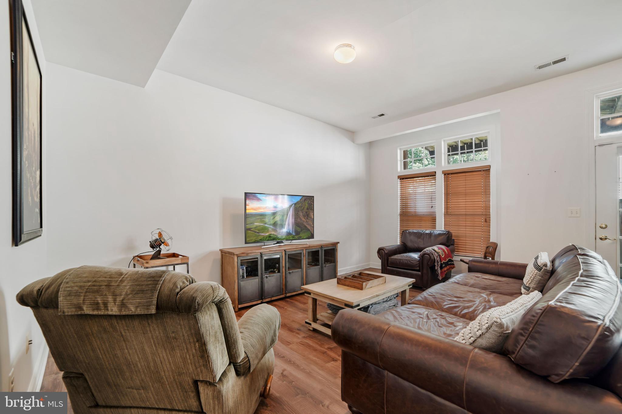 6646 Debra Lu Way Springfield, VA 22150 - Photo 5 of 42 Gallery Image 5
