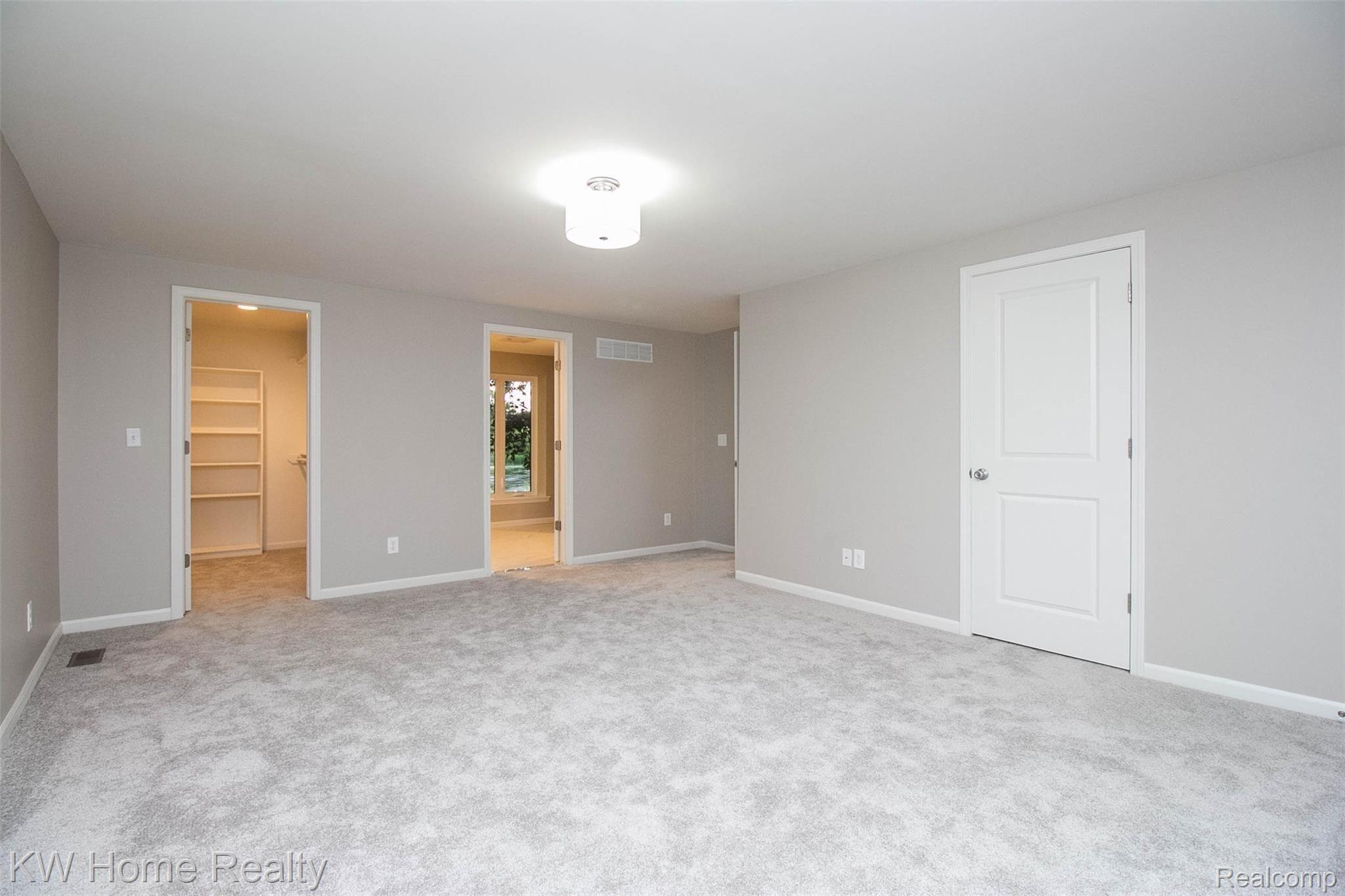 4260 Stoddard Road West Bloomfield, MI 48323 - Photo 29 of 47 30.jpg