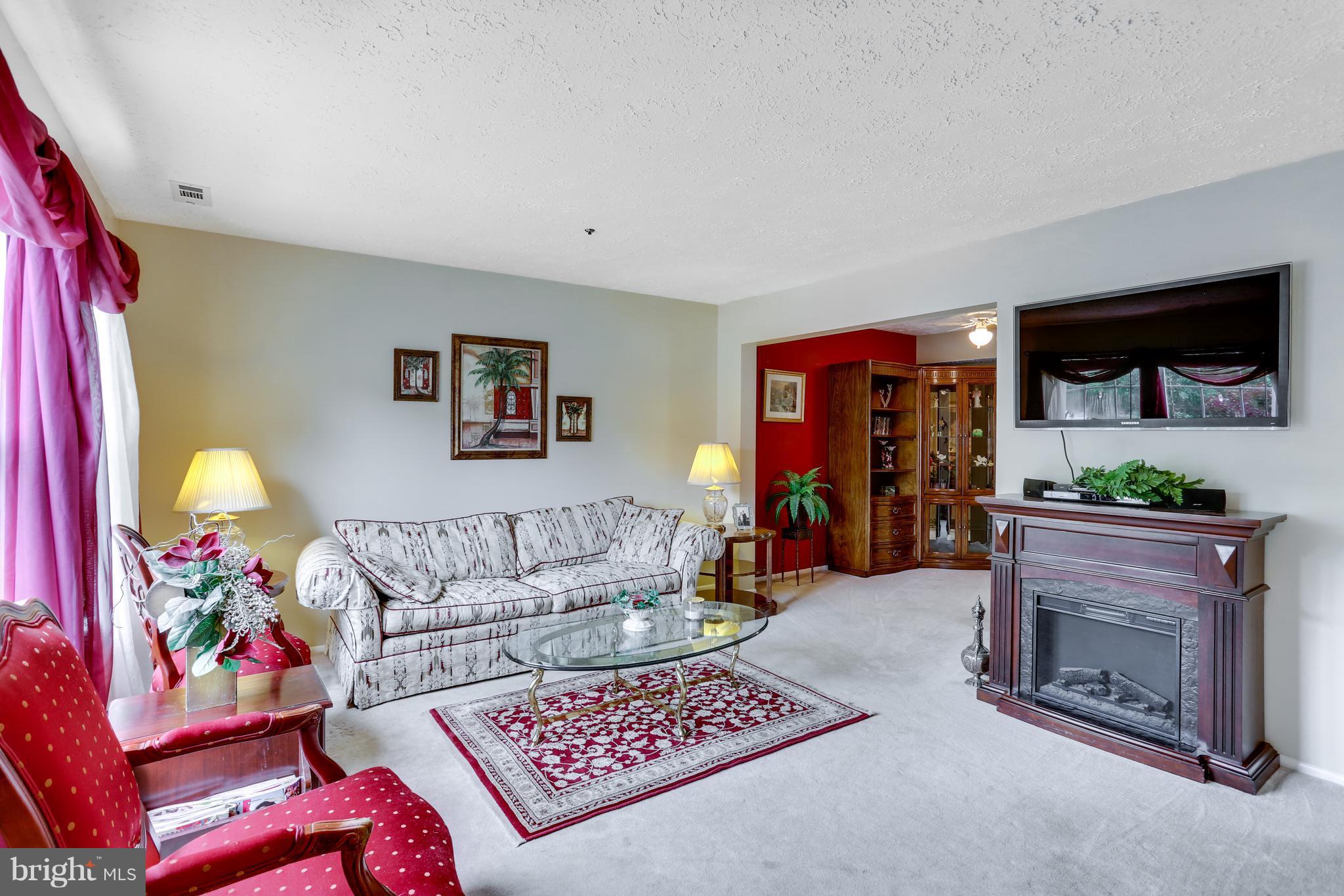 5813 Springfish Place Waldorf, MD 20603 - Photo 5 of 30 Living Room