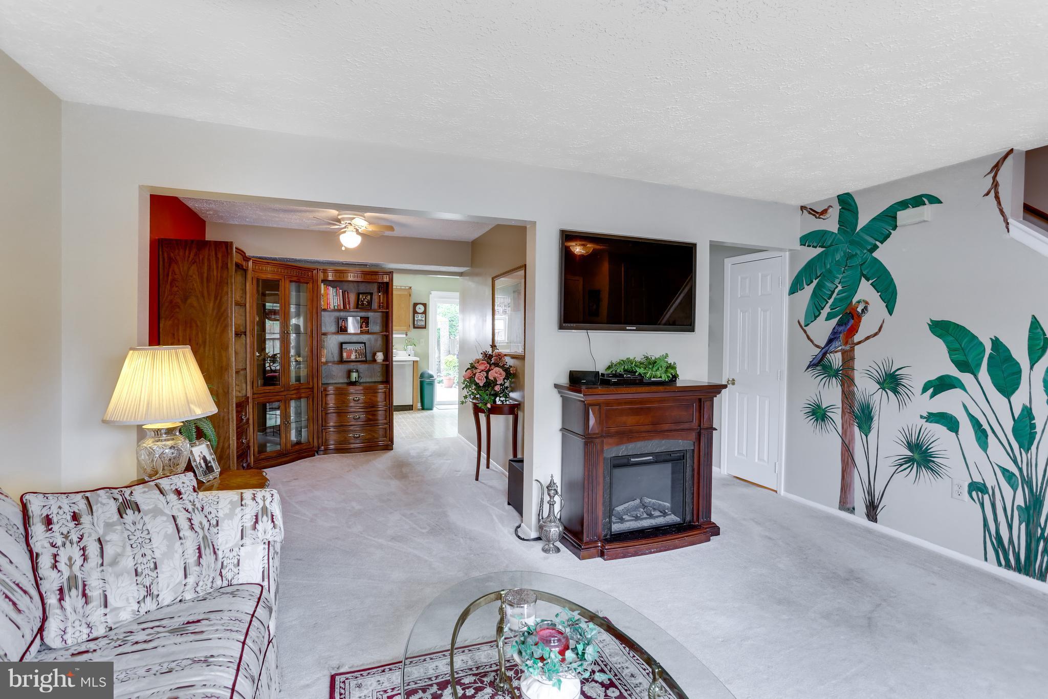 5813 Springfish Place Waldorf, MD 20603 - Photo 6 of 30 Living Room