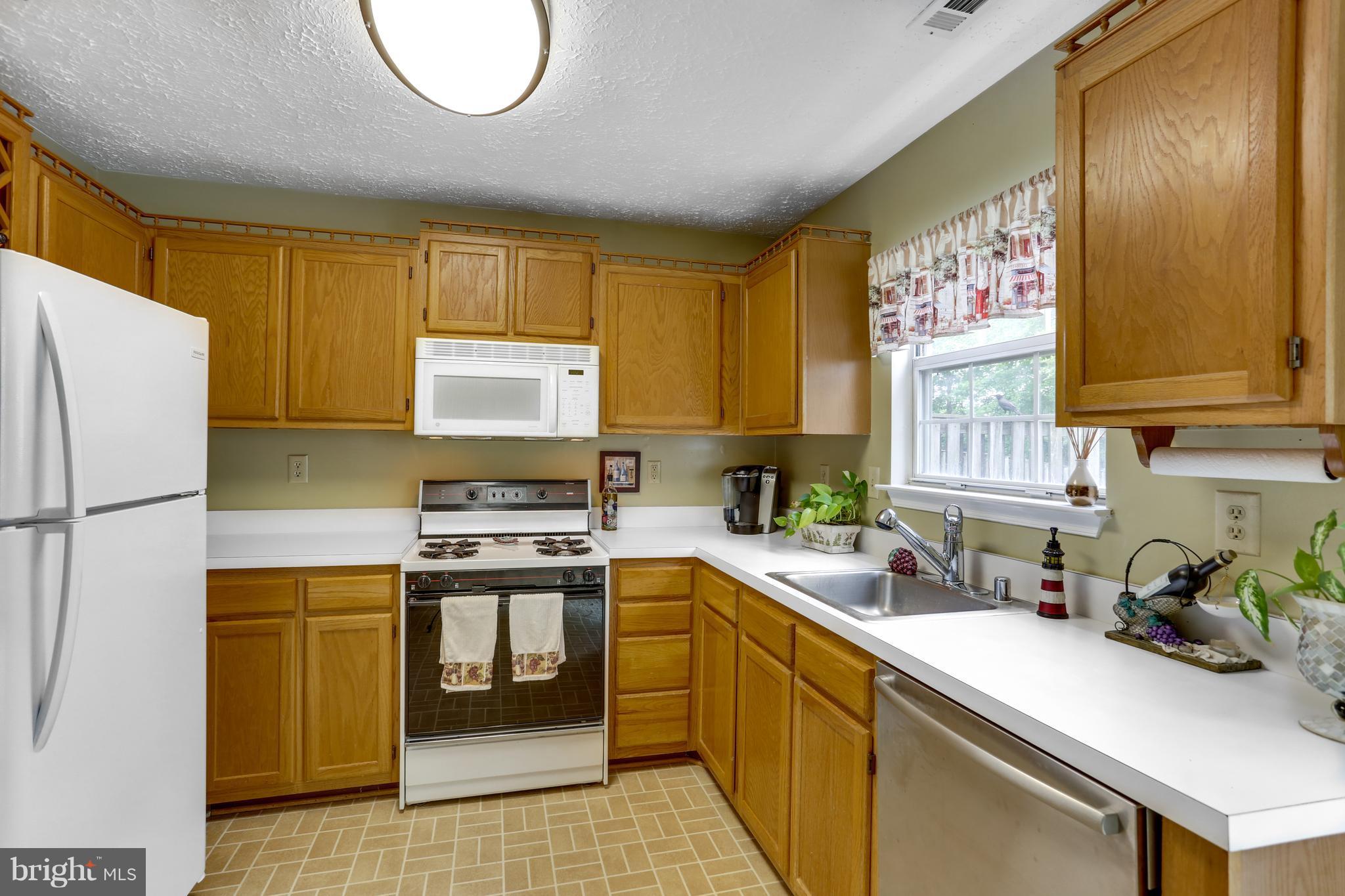 5813 Springfish Place Waldorf, MD 20603 - Photo 8 of 30 Kitchen