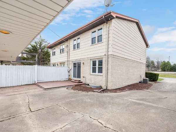 $485,000 | 285 East 1st Street, Elmhurst, IL 60126