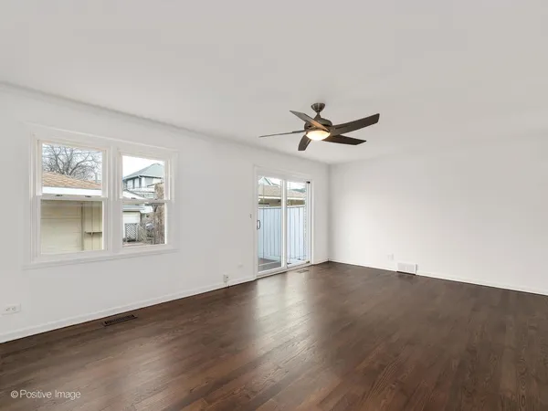 $485,000 | 285 East 1st Street, Elmhurst, IL 60126