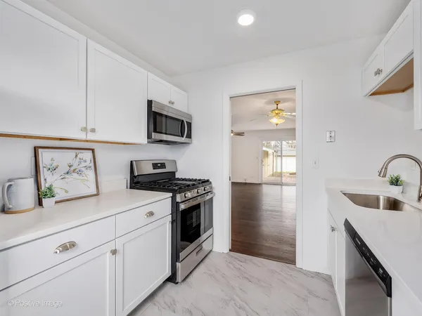 $485,000 | 285 East 1st Street, Elmhurst, IL 60126