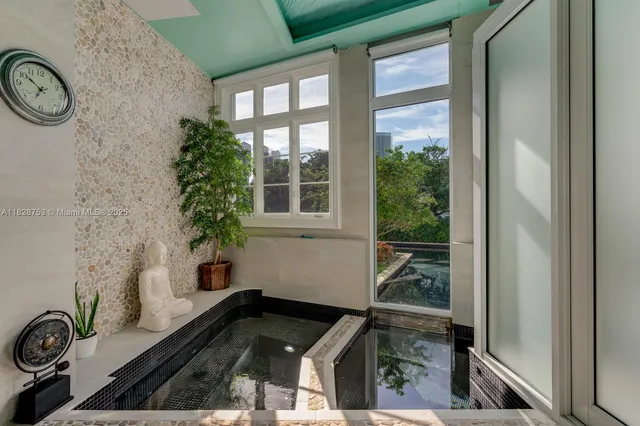 $19,811,000 | 142 South Island Road, Golden Beach, FL 33160