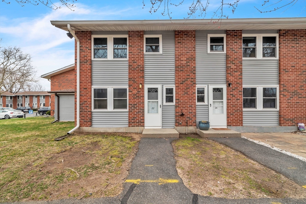 22 Manor Court, Unit 22 Springfield, MA 01118 - Photo 1 of 25 Gallery Image 1