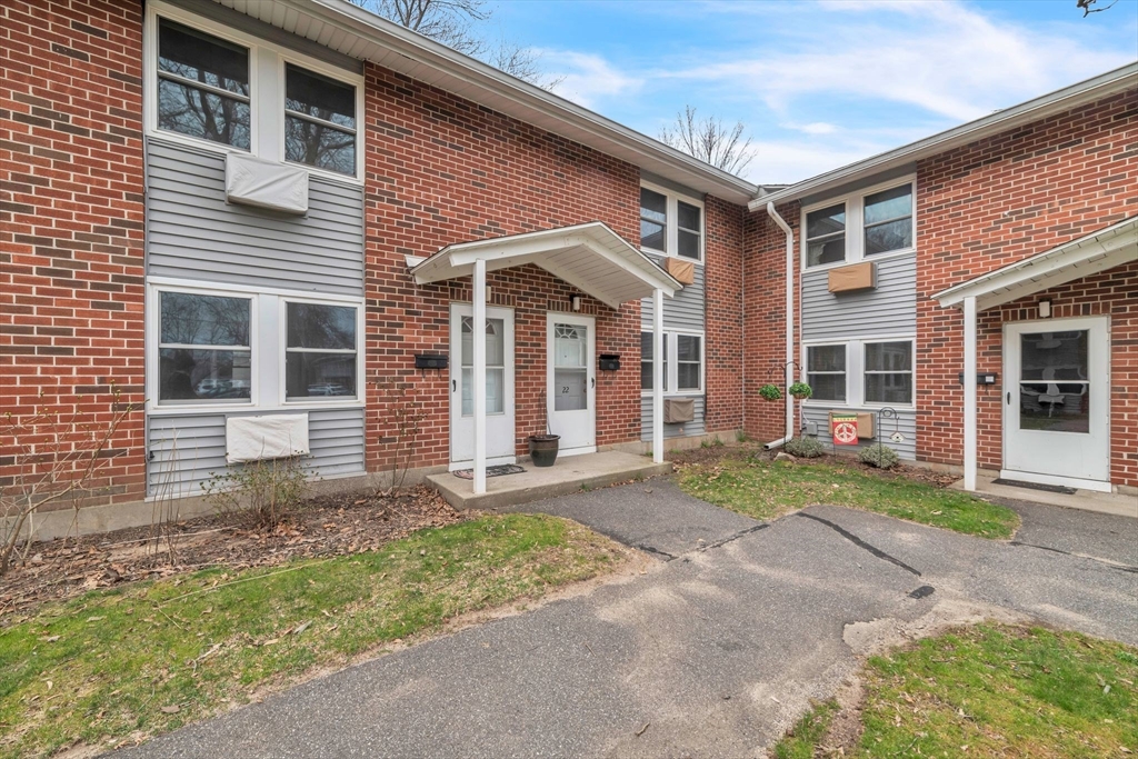 22 Manor Court, Unit 22 Springfield, MA 01118 - Photo 4 of 25 Gallery Image 4