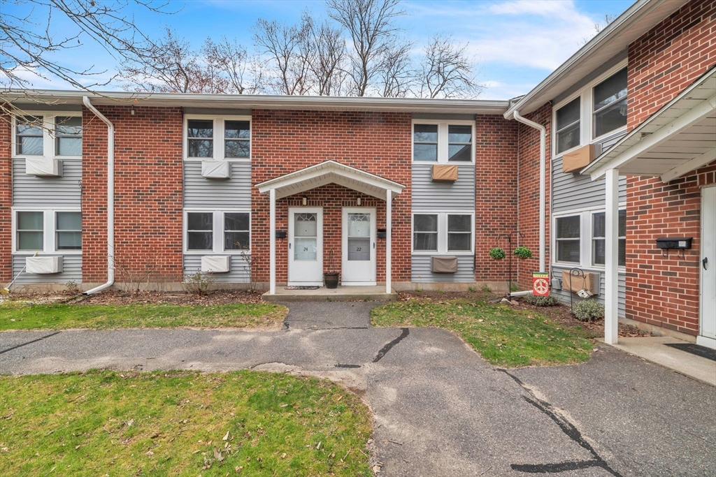 22 Manor Court, Unit 22 Springfield, MA 01118 - Photo 5 of 25 Gallery Image 5