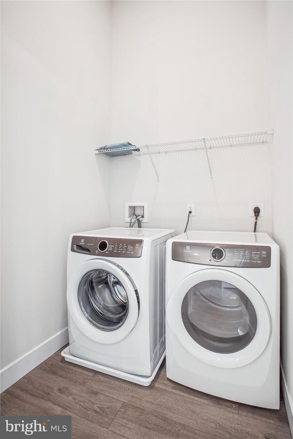 1761 Old Meadow Road, Unit 106 McLean, VA 22102 - Photo 19 of 37 Washer/Dryer in Unit