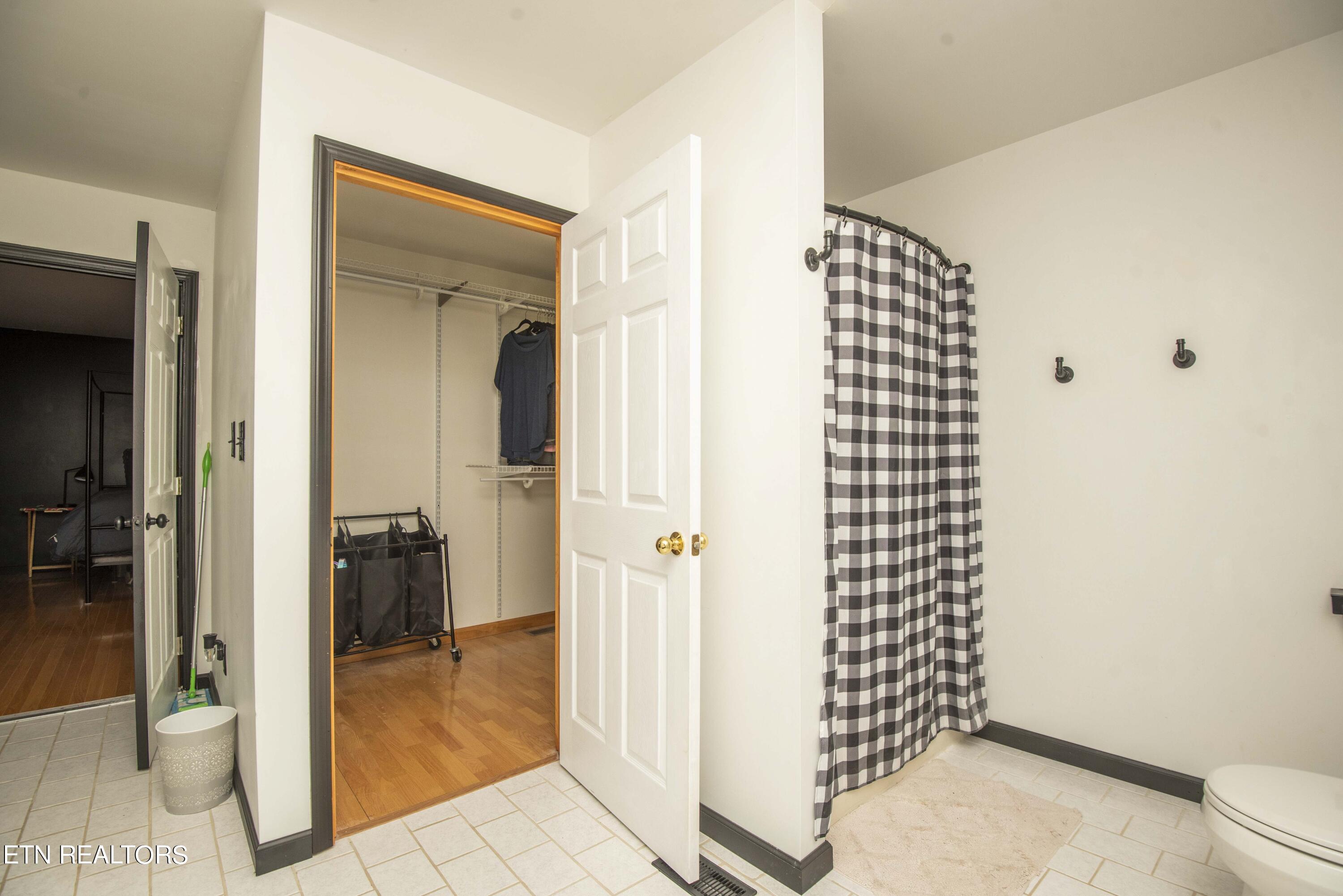 483 Pattie Gap Road Philadelphia, TN 37846 - Photo 20 of 40 master bath_1