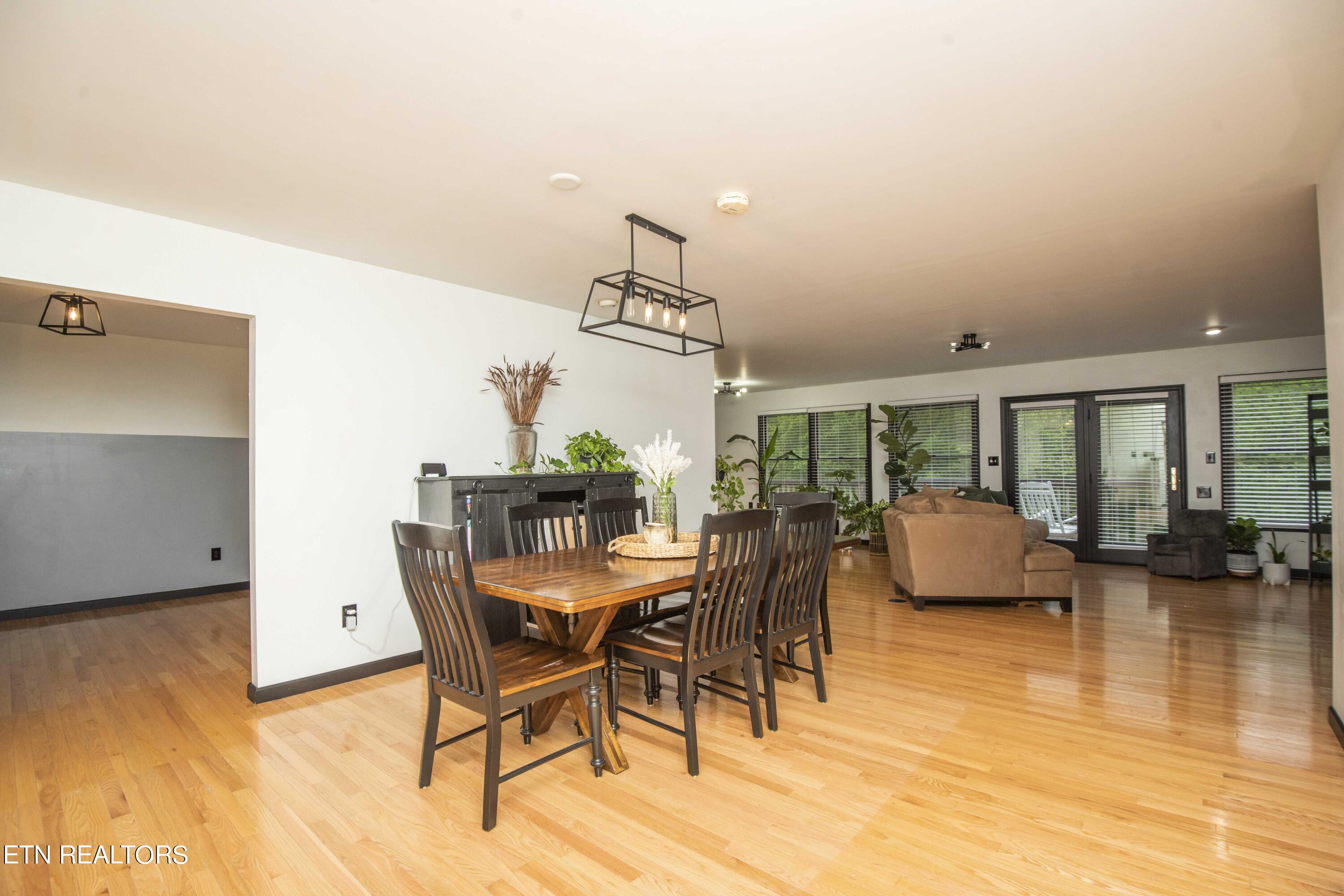 483 Pattie Gap Road Philadelphia, TN 37846 - Photo 2 of 40 dining 1_1