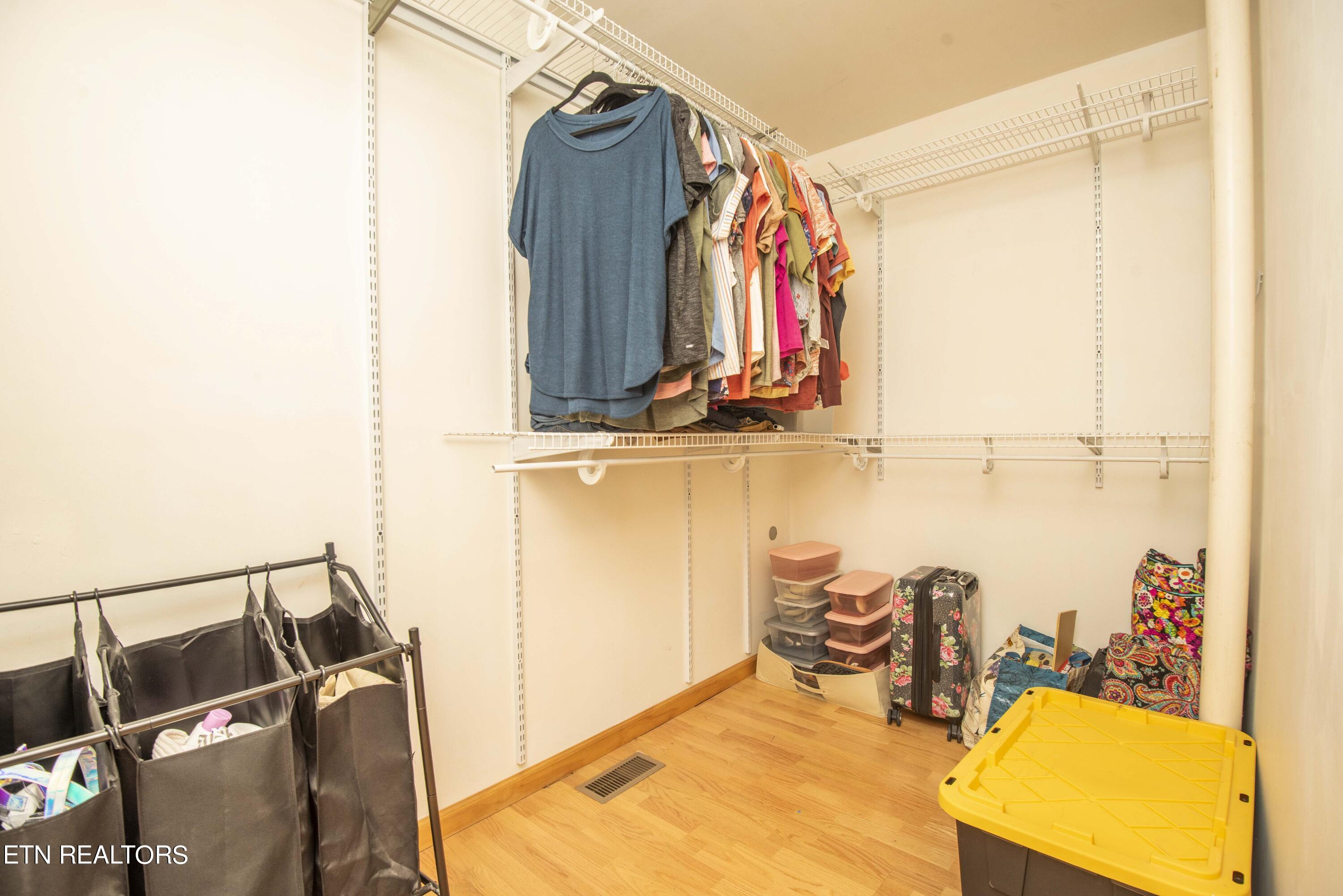 483 Pattie Gap Road Philadelphia, TN 37846 - Photo 21 of 40 master closet_1