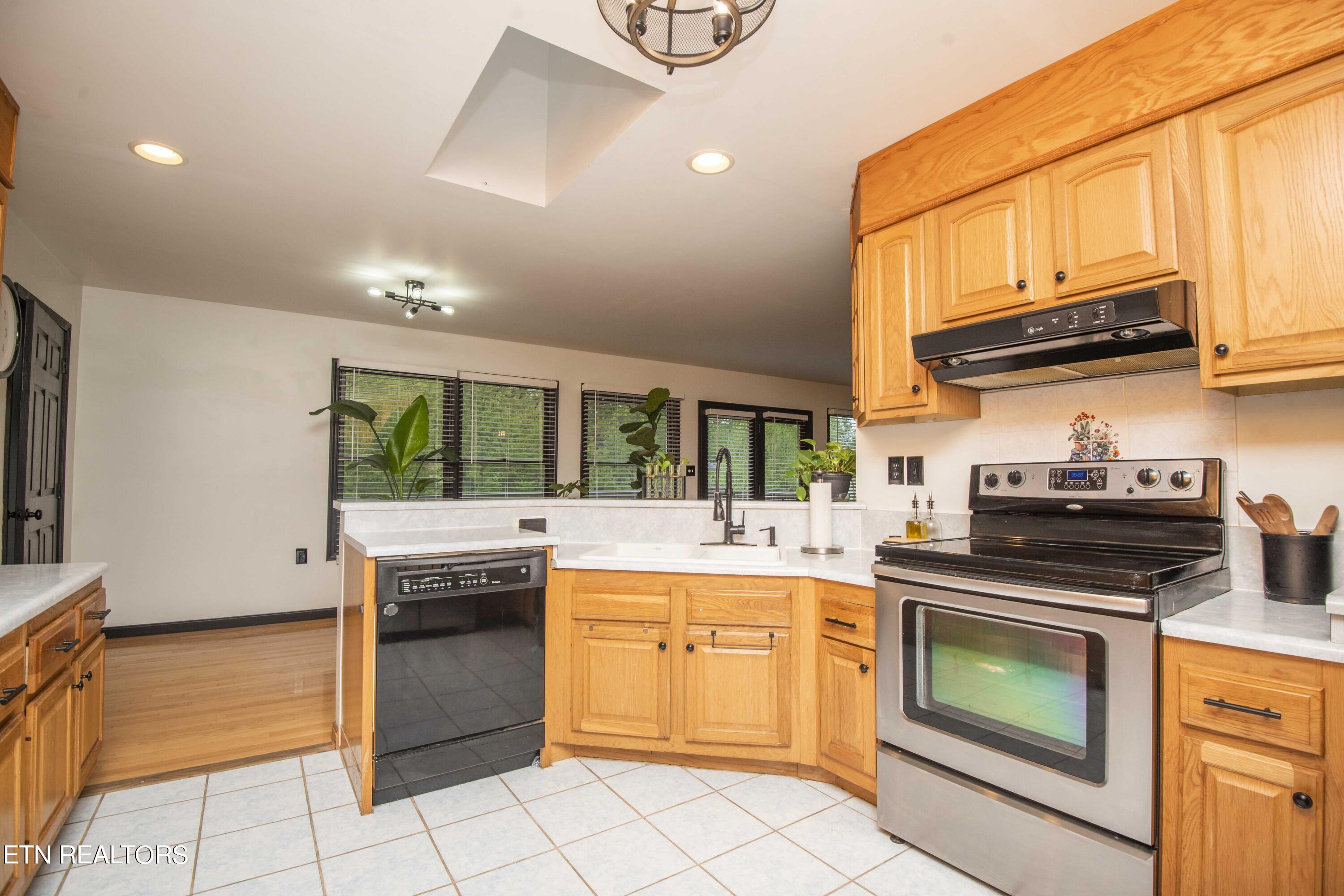 483 Pattie Gap Road Philadelphia, TN 37846 - Photo 30 of 40 kitchen 1_1