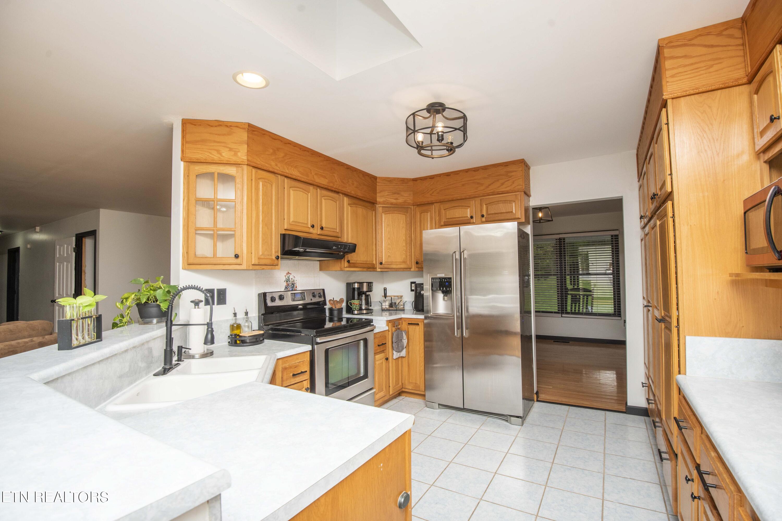 483 Pattie Gap Road Philadelphia, TN 37846 - Photo 6 of 40 kitchen 4_1