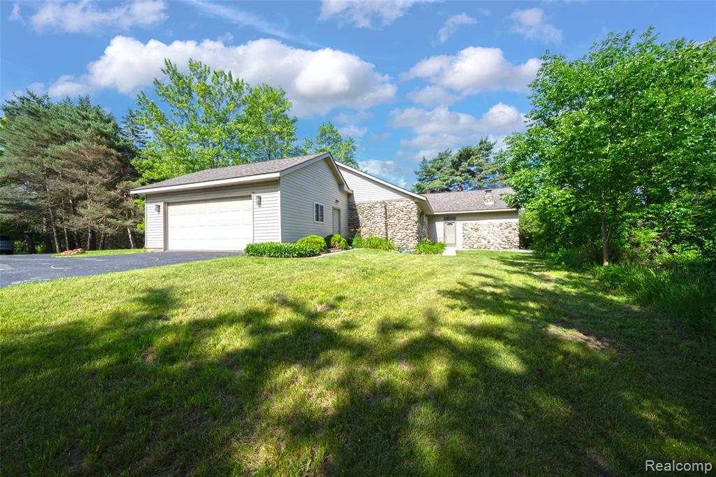 5370 Whipple Lake Road Clarkston, MI 48348 - Photo 32 of 51