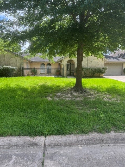 6026 Coral Ridge Road Houston, TX 77069 - Photo 1 of 34 Nice one-story 3BR/2.5BA property in Champions South on the 3rd hole of Jackrabbit. You can join The Champions Golf Club and improve your handicap.