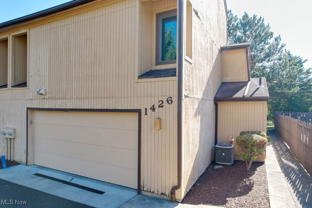 1426 Loop Road, Unit 1426 Kent, OH 44240 - Photo 1 of 40 Welcome to 1426 Loop Rd in Kent, Ohio! End unit! Close to KSU!