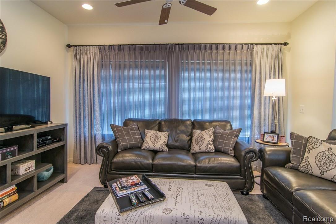11684 Farmington Road Livonia, MI 48150 - Photo 5 of 35 DSC_2150.jpg