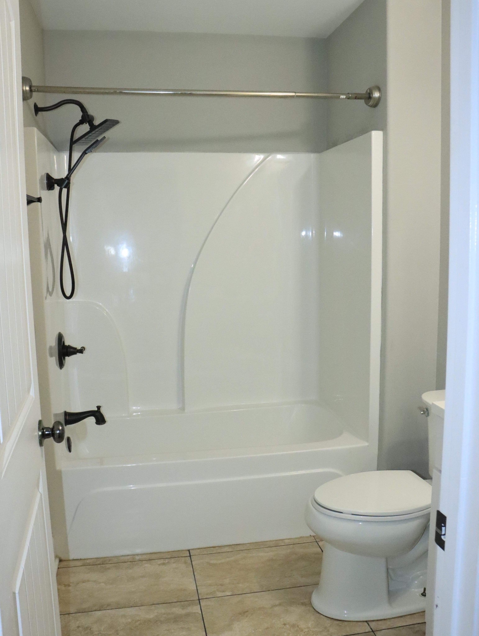 321 South Leath Road Portland, TN 37148 - Photo 24 of 33 a bathroom with a toilet and a bath tub