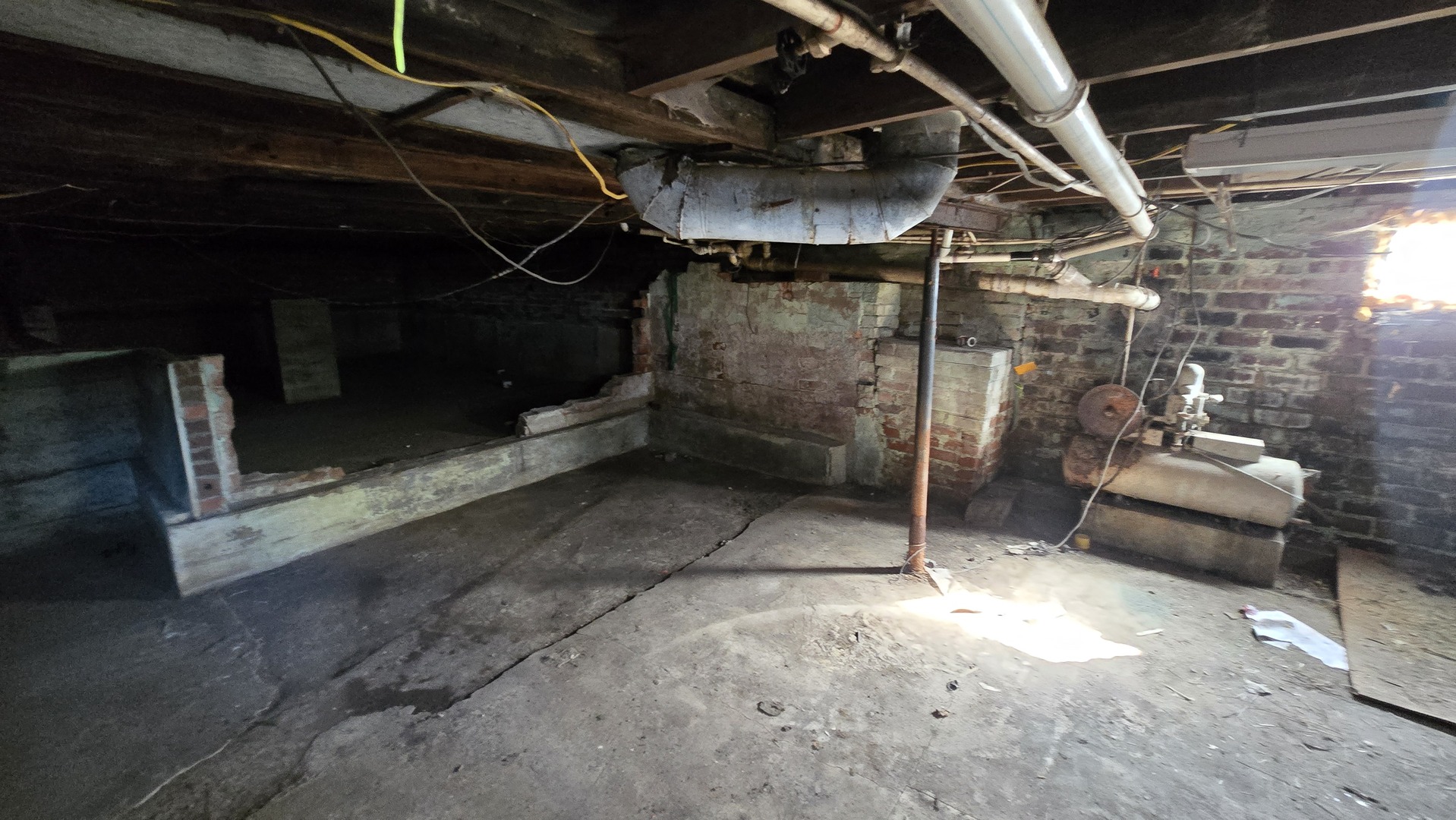 4710 Section Street Streator, IL 61364 - Photo 18 of 19 a view of a room with racks