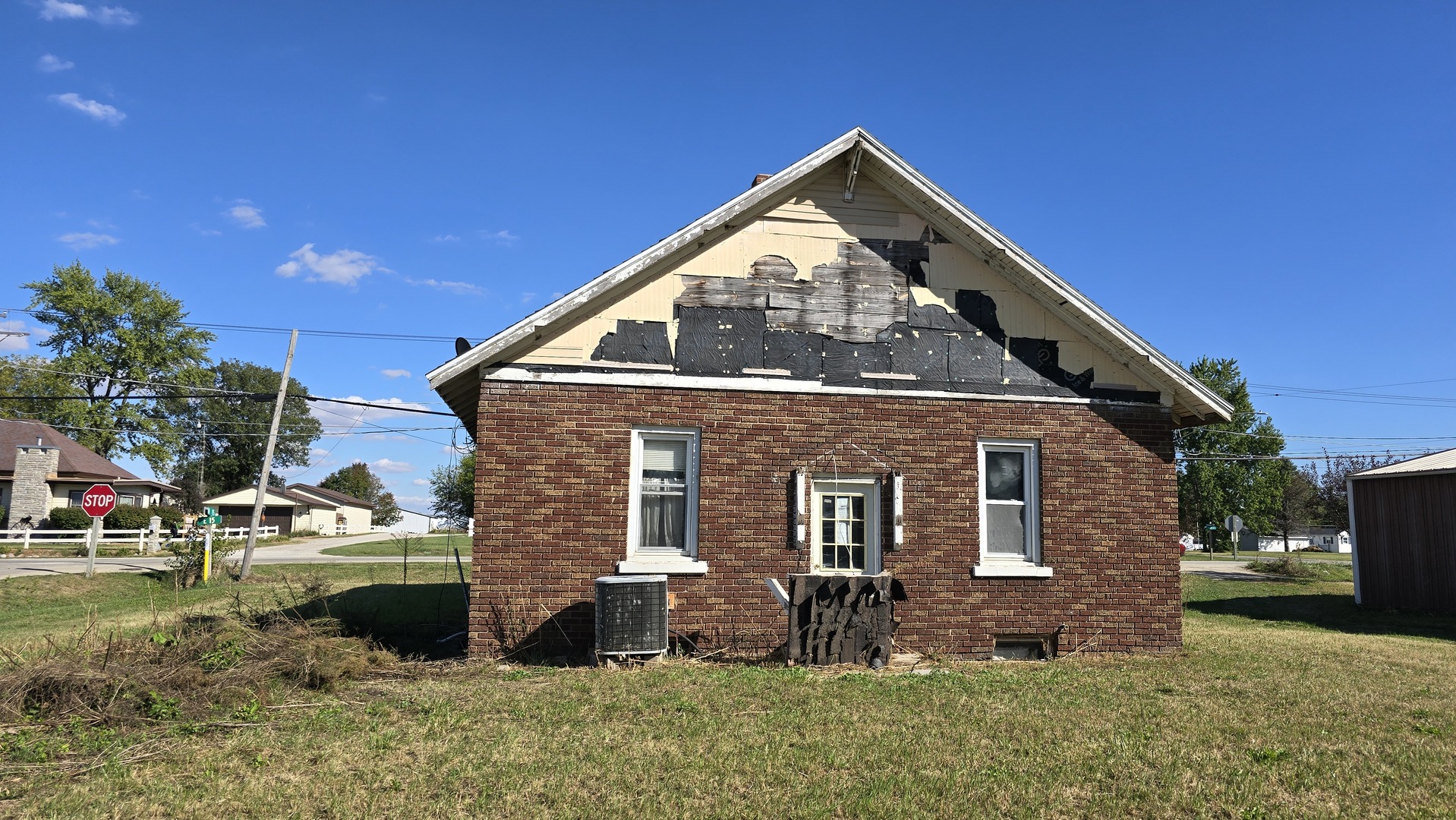 4710 Section Street Streator, IL 61364 - Photo 4 of 19 a front view of a house with garden