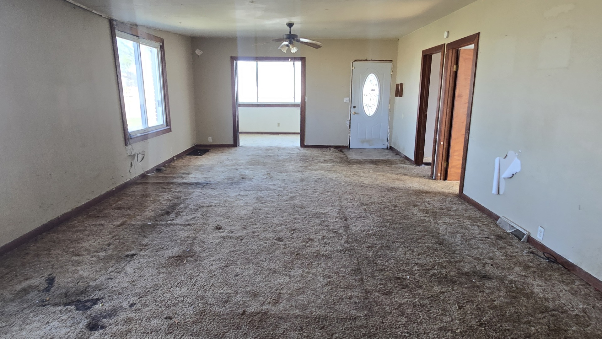 4710 Section Street Streator, IL 61364 - Photo 10 of 19 an empty room with windows and closet