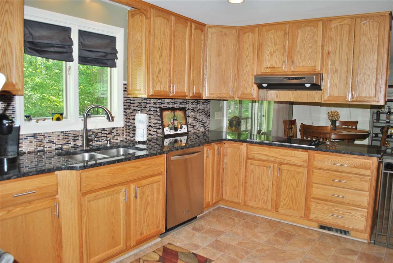 10 Apache Road Nashua, NH 03063 - Photo 14 of 26