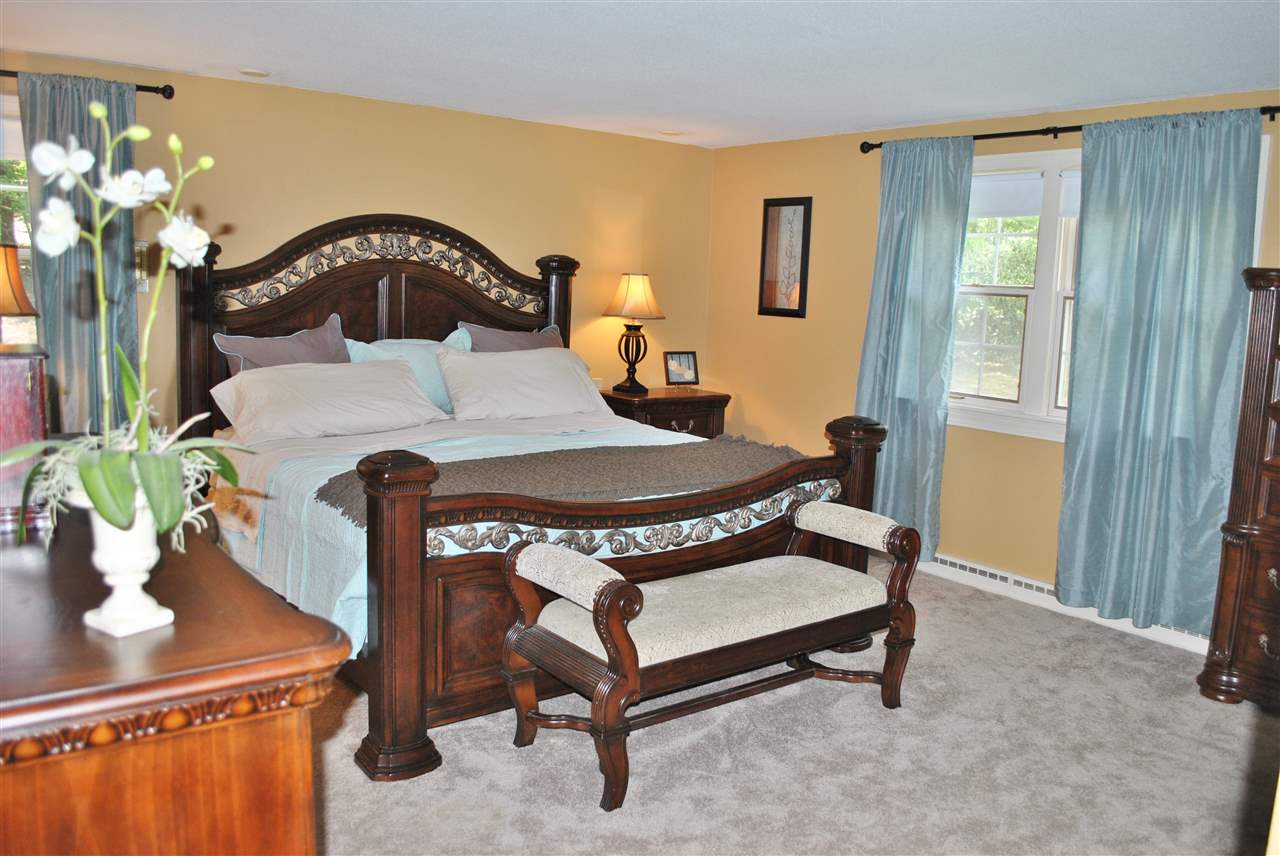 10 Apache Road Nashua, NH 03063 - Photo 15 of 26