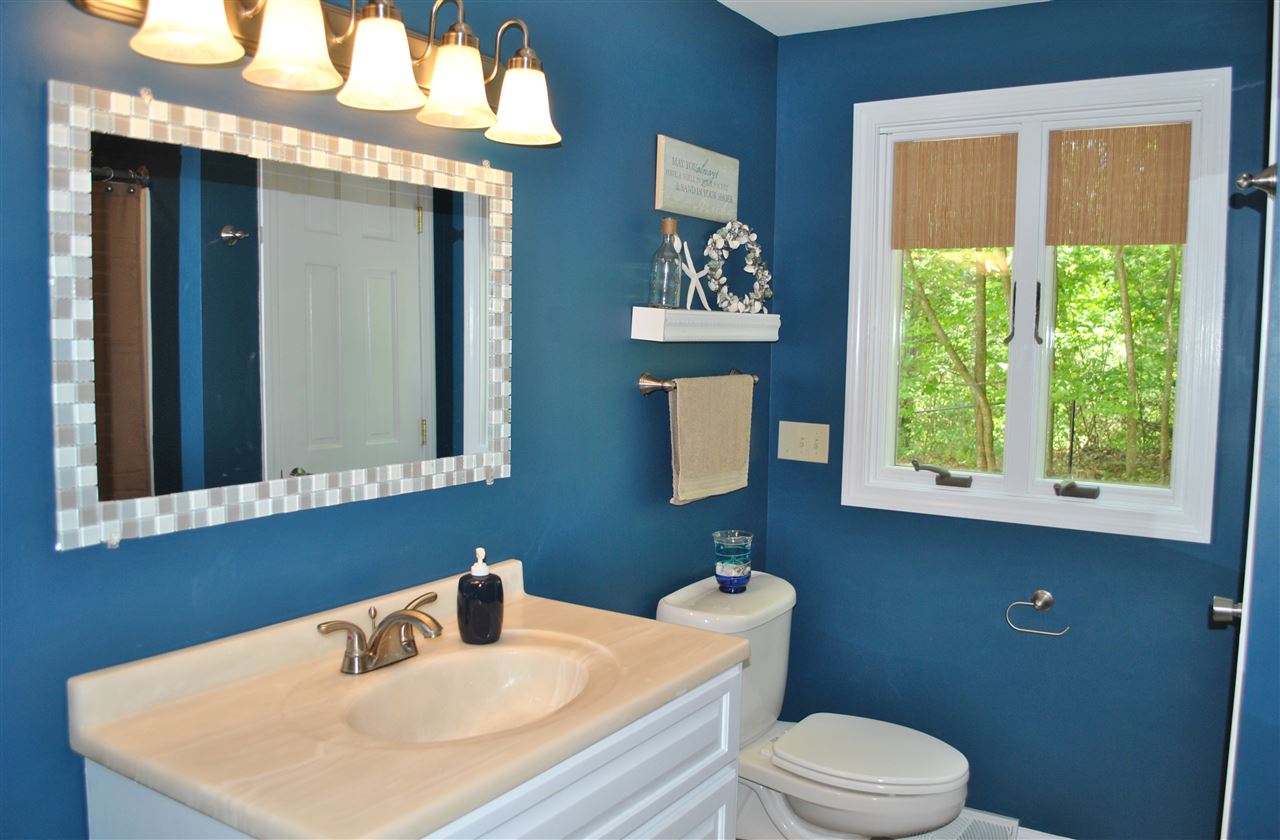 10 Apache Road Nashua, NH 03063 - Photo 17 of 26