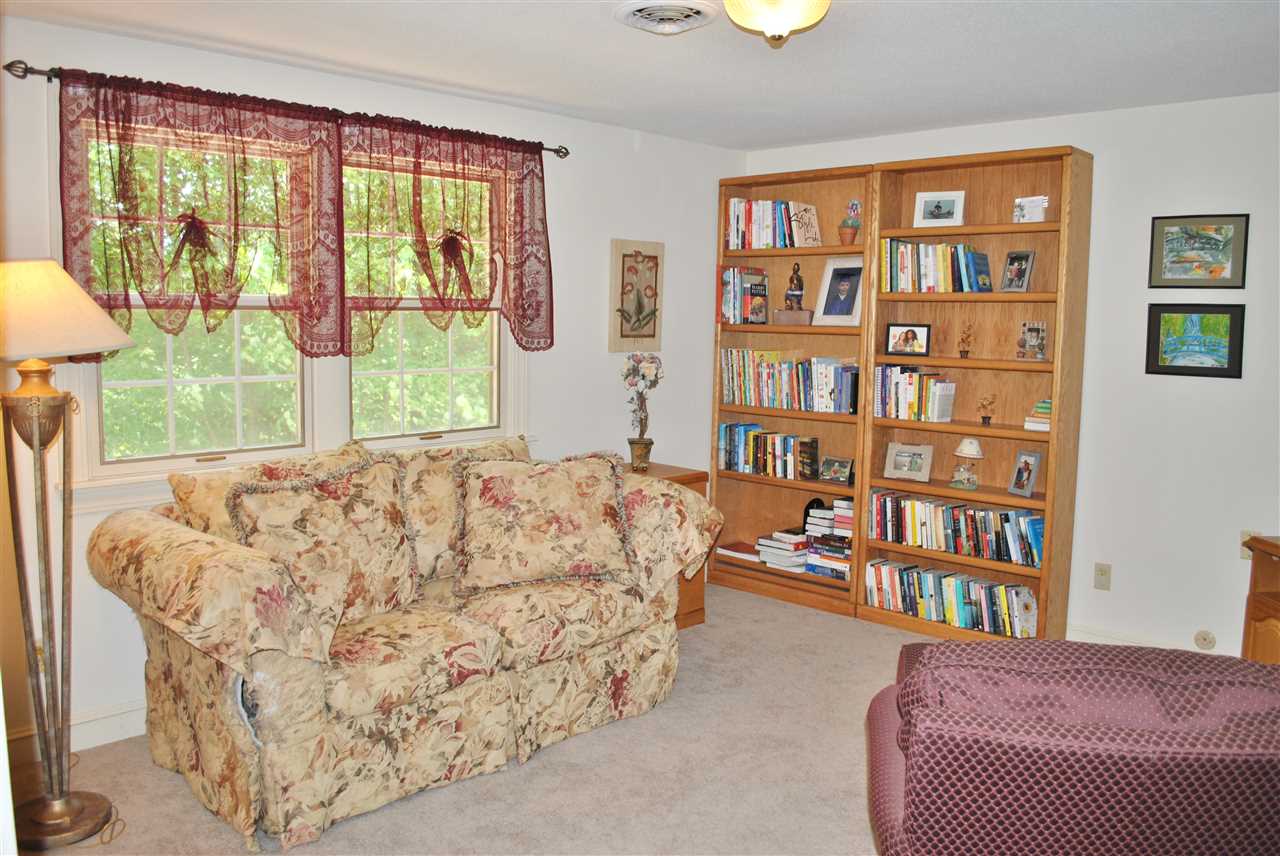 10 Apache Road Nashua, NH 03063 - Photo 18 of 26