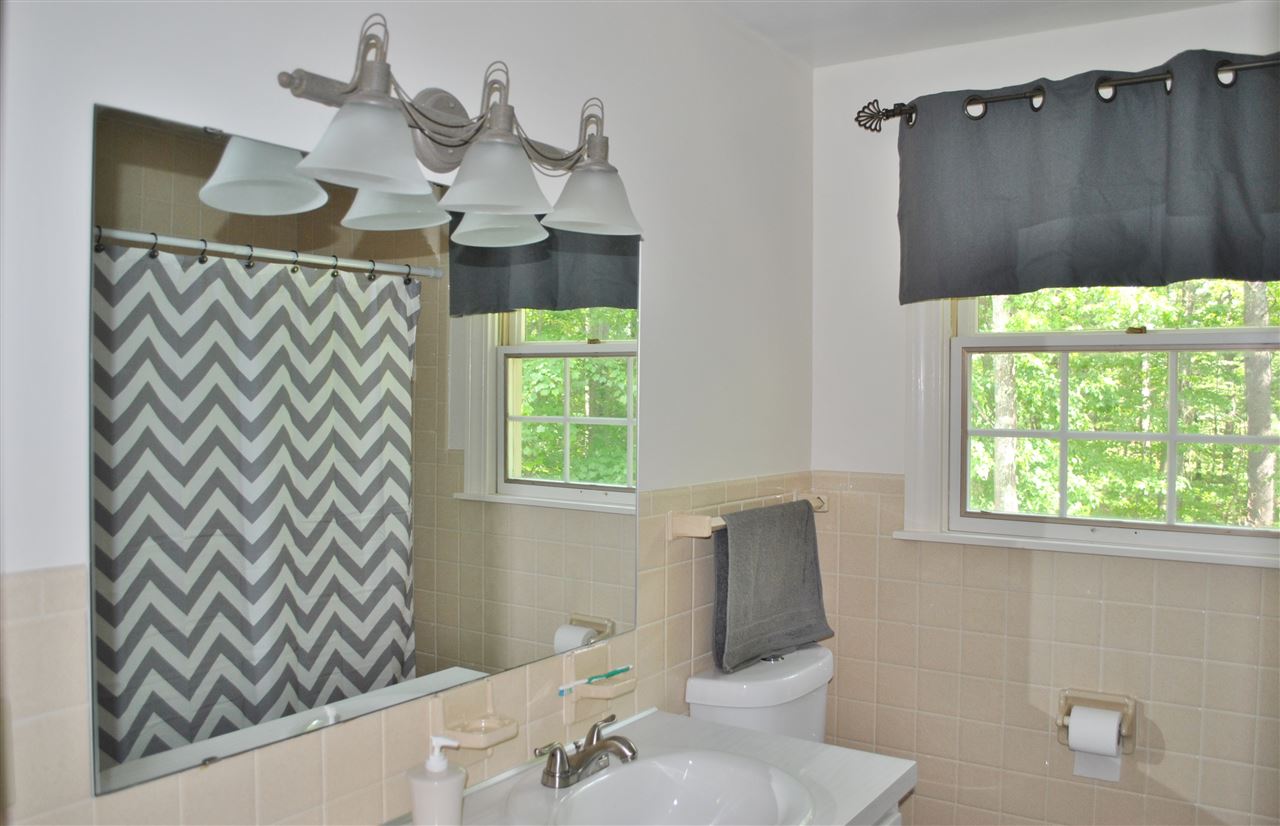 10 Apache Road Nashua, NH 03063 - Photo 19 of 26