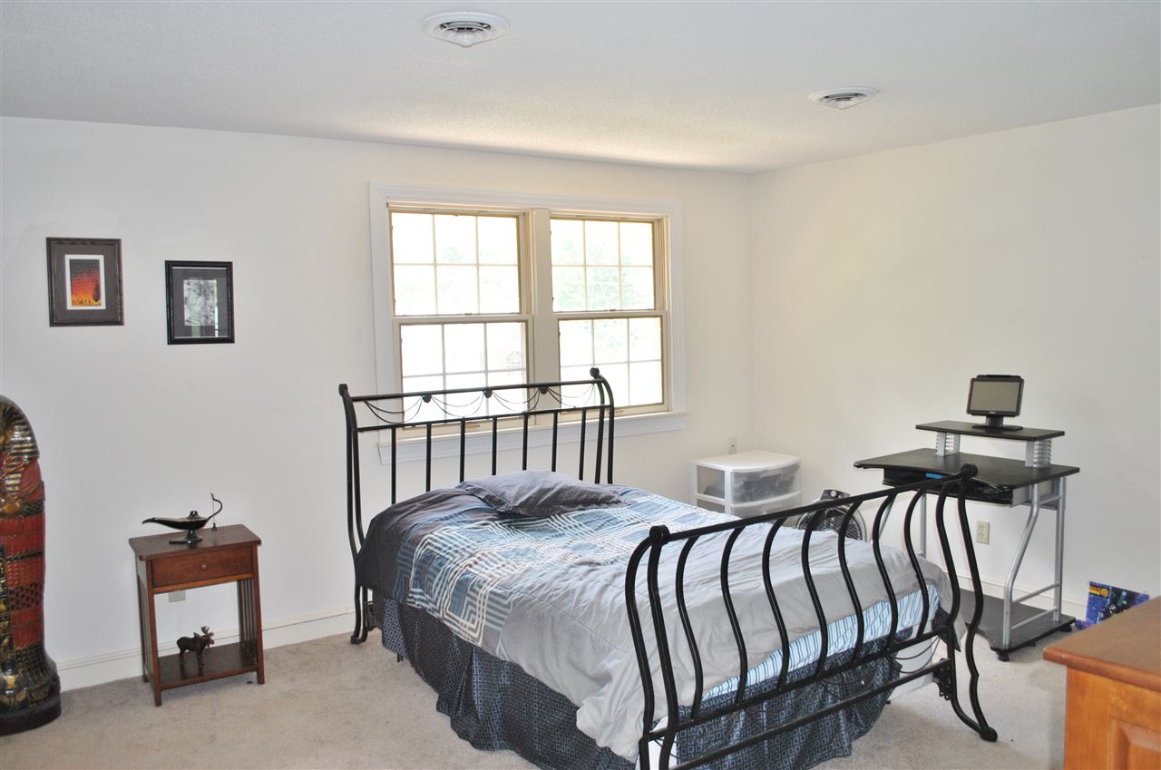 10 Apache Road Nashua, NH 03063 - Photo 21 of 26